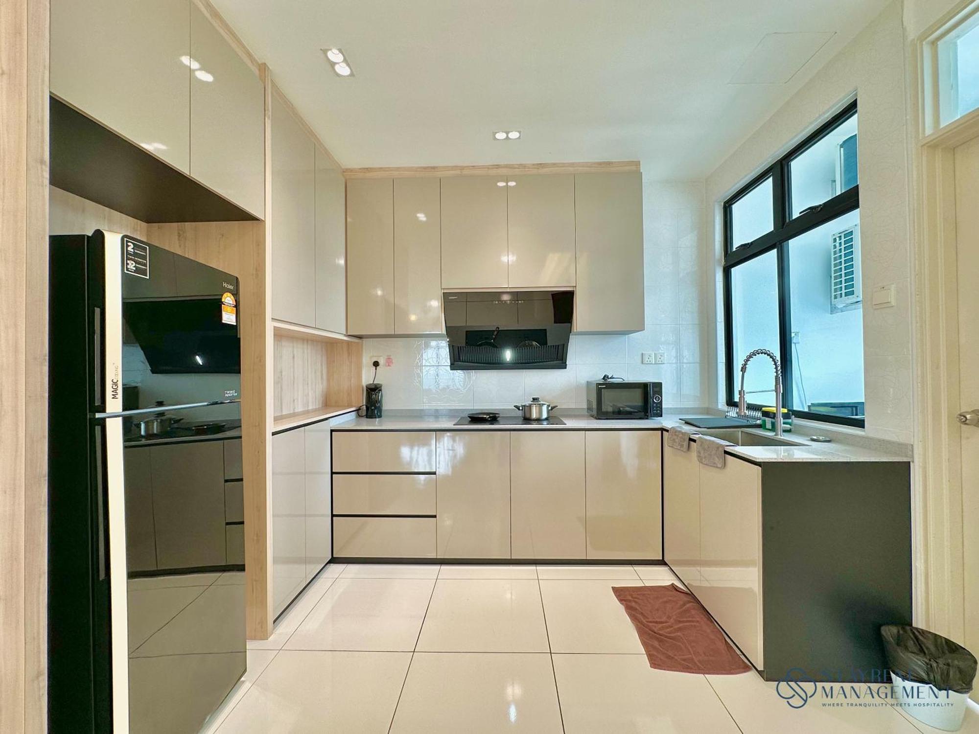 The Platino Near Paradigm Mall By Stayrene Apartment *