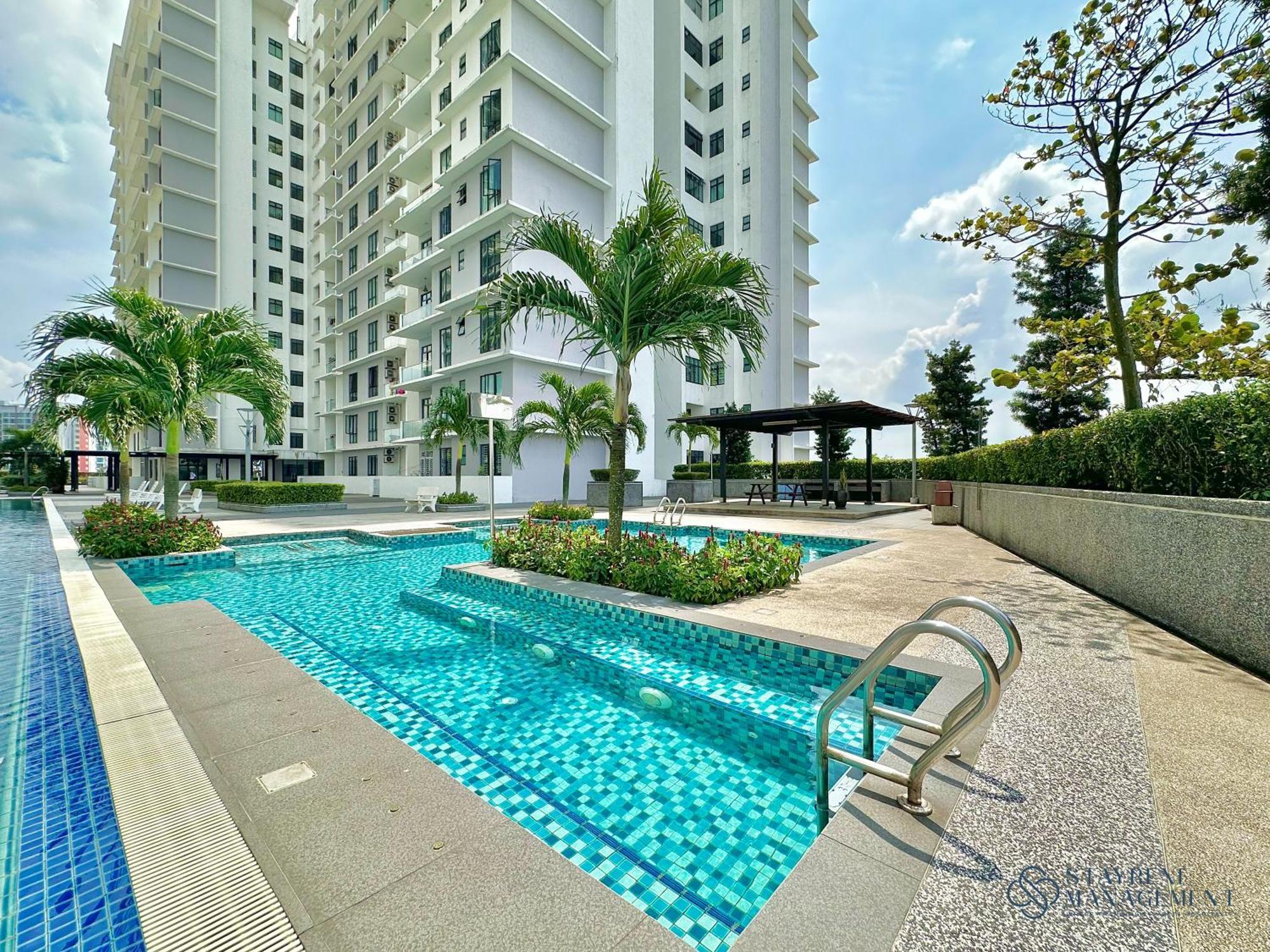 Apartment The Platino Near Paradigm Mall By Stayrene Johor Bahru